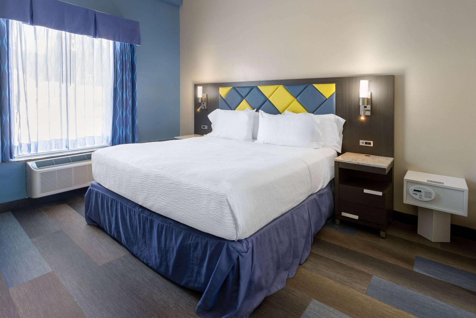 Days Hotel By Wyndham North Bergen Bagian luar foto