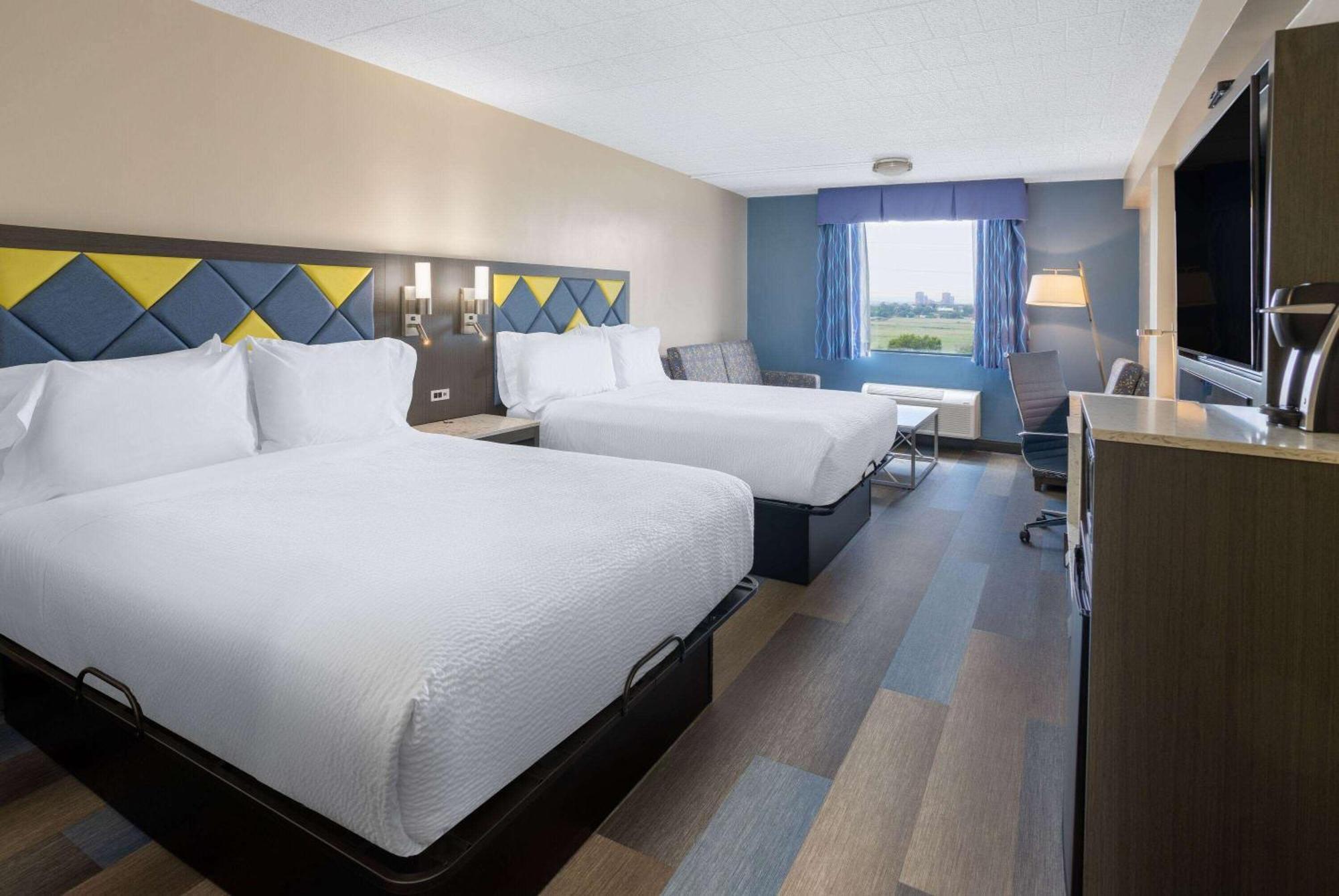 Days Hotel By Wyndham North Bergen Bagian luar foto