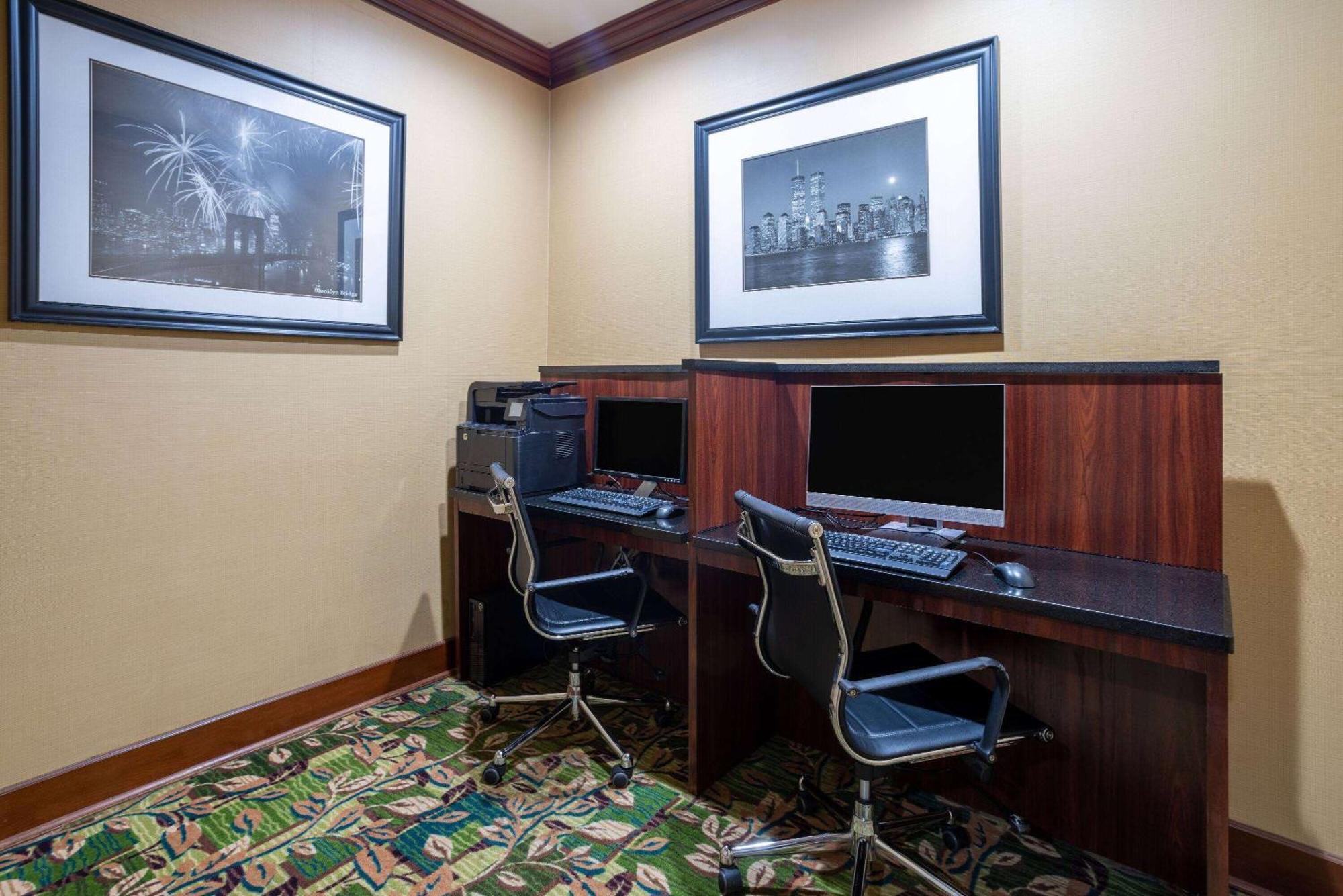 Days Hotel By Wyndham North Bergen Bagian luar foto