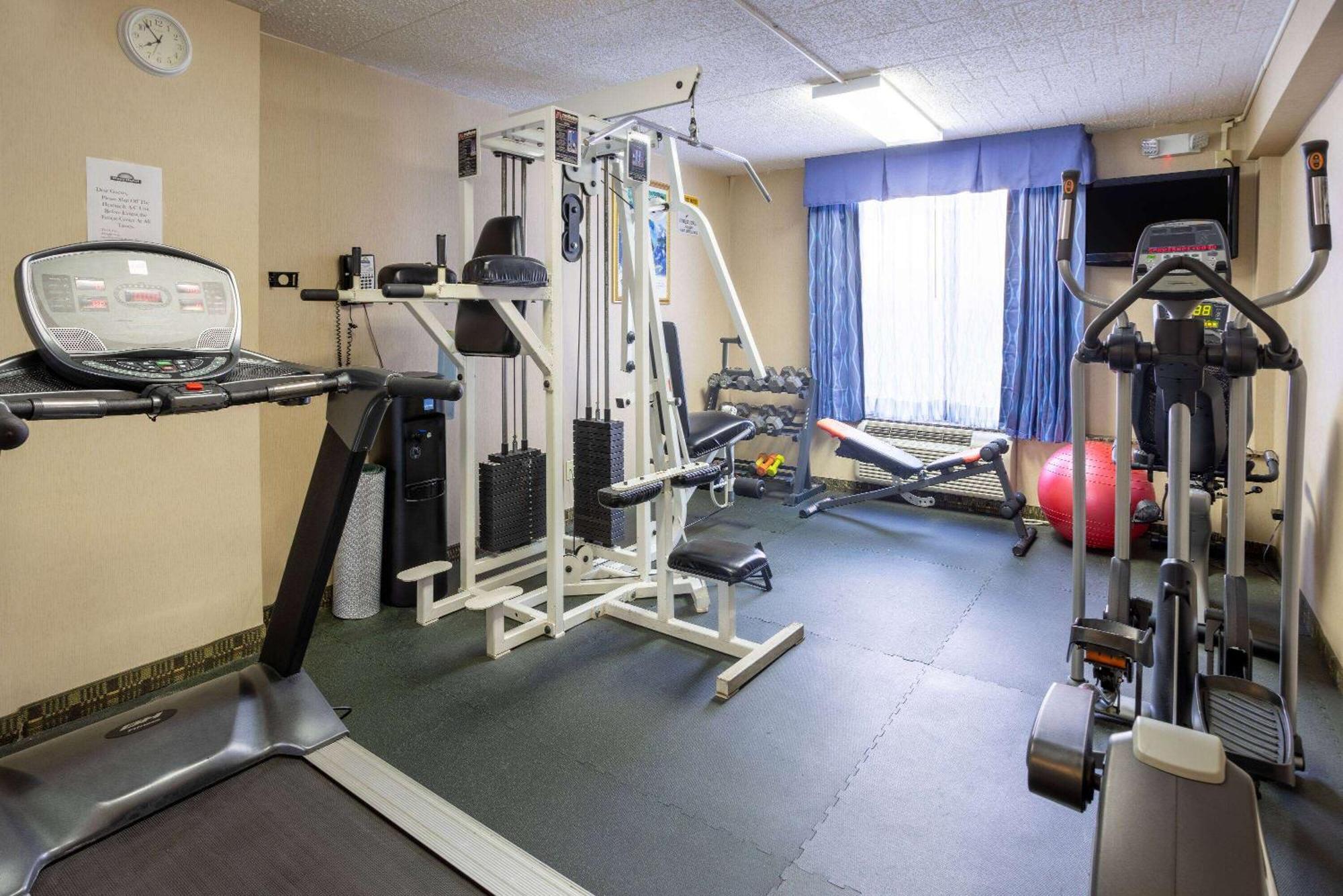 Days Hotel By Wyndham North Bergen Bagian luar foto