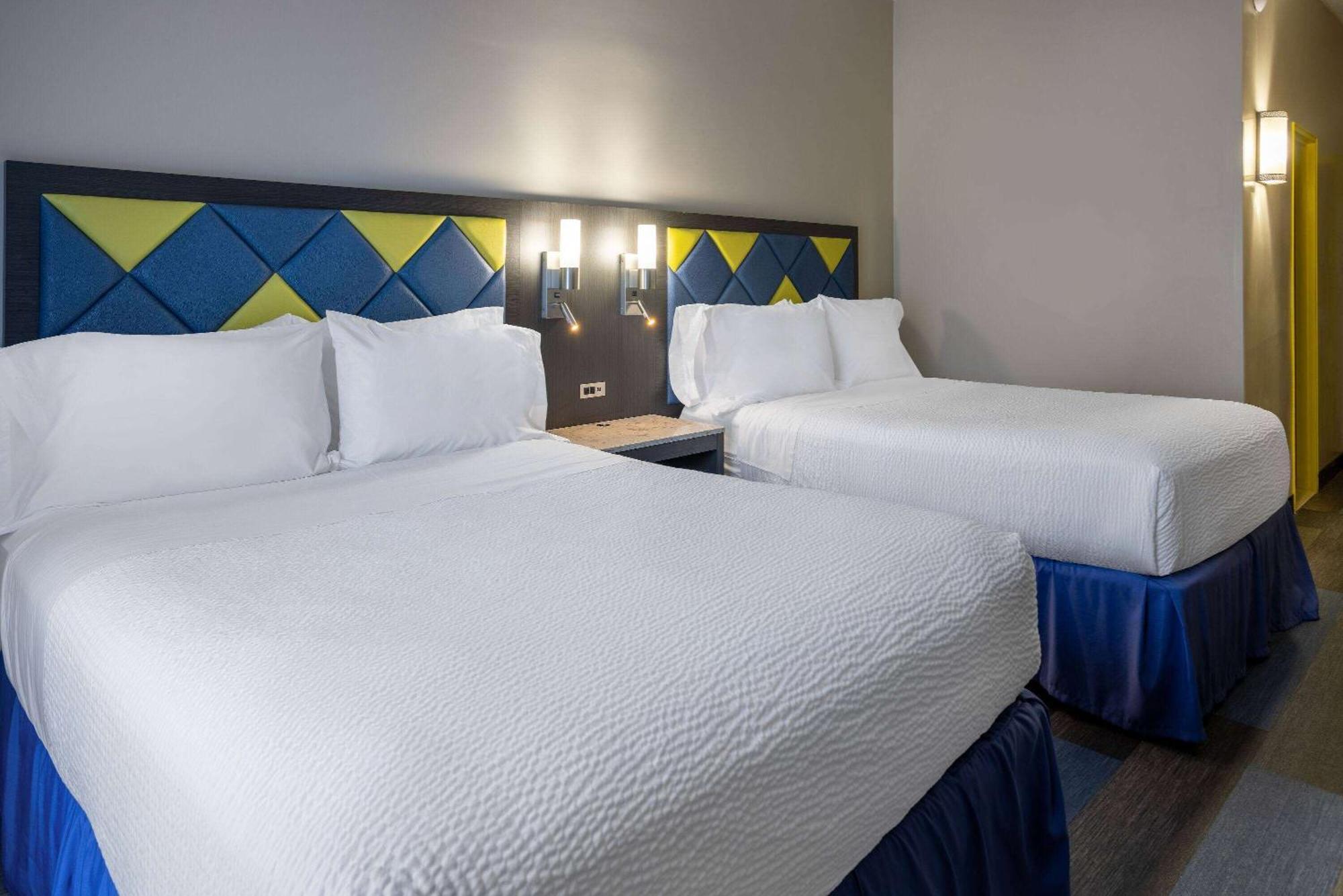 Days Hotel By Wyndham North Bergen Bagian luar foto