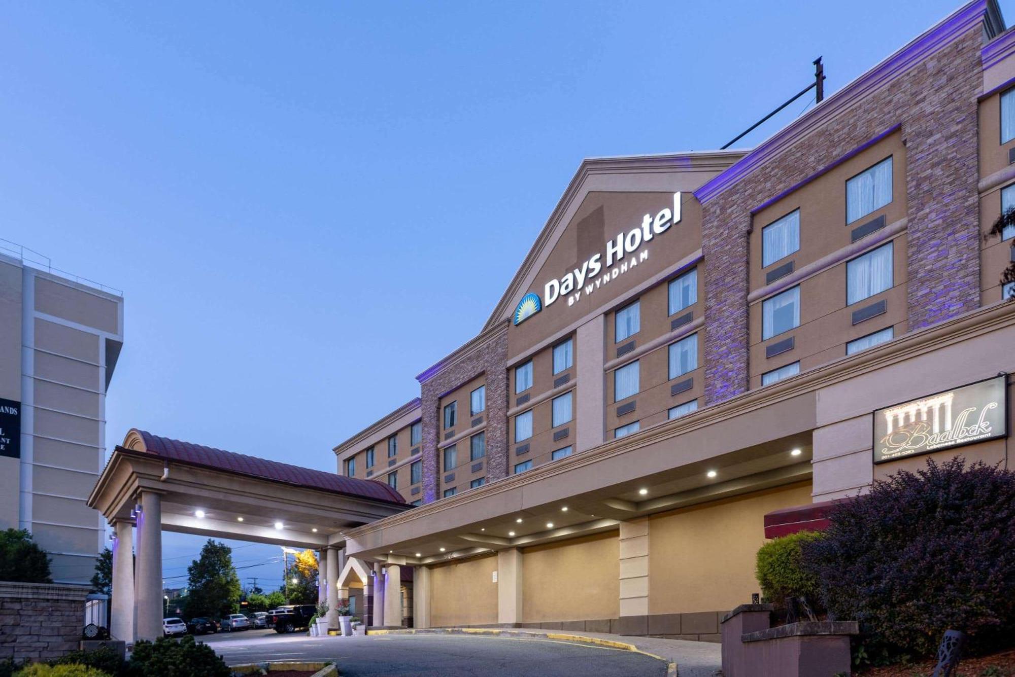 Days Hotel By Wyndham North Bergen Bagian luar foto