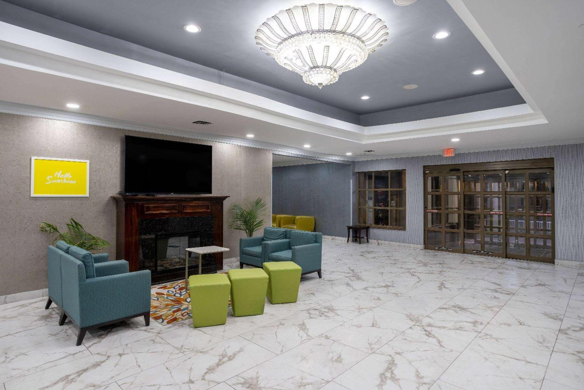 Days Hotel By Wyndham North Bergen Bagian luar foto