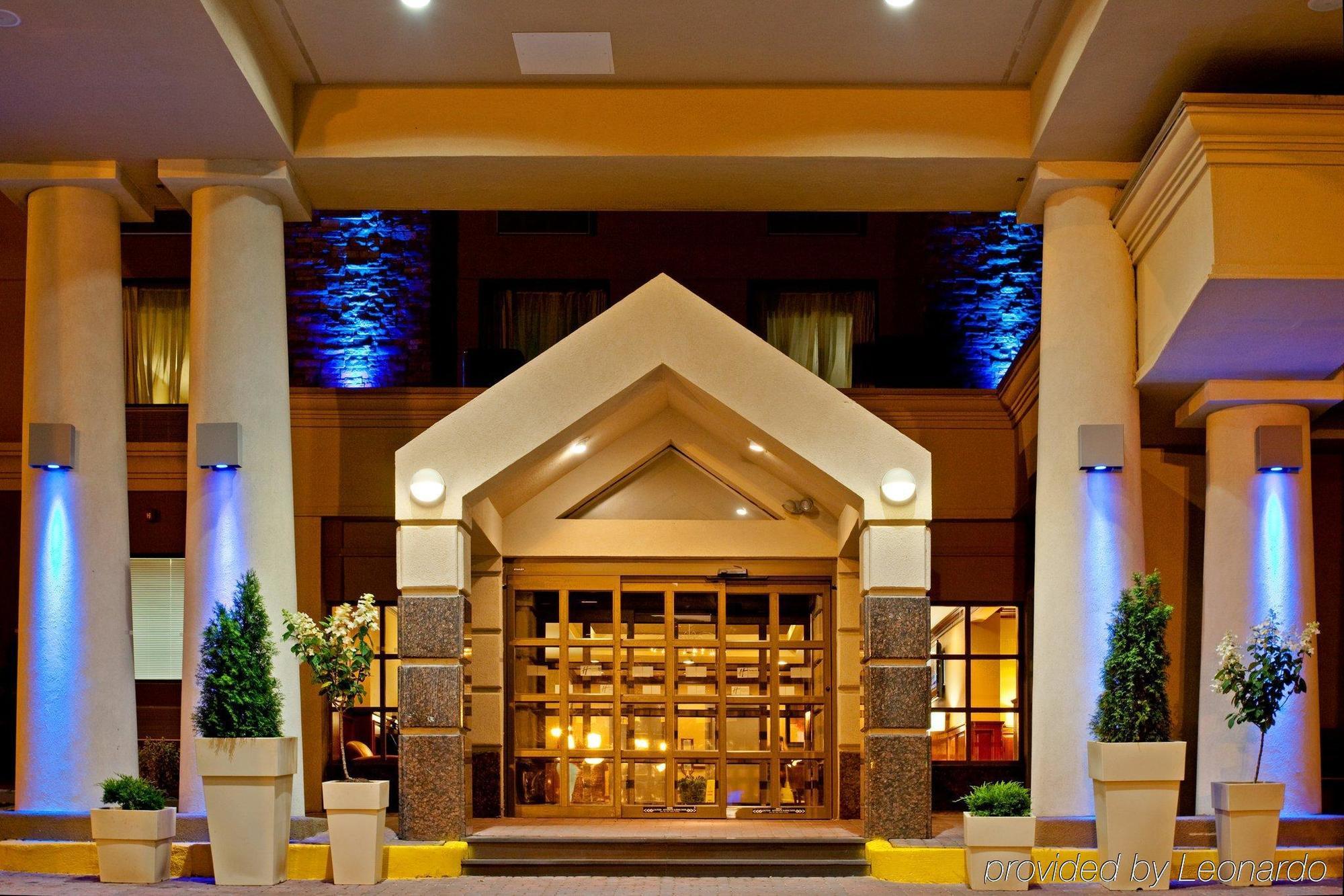 Days Hotel By Wyndham North Bergen Bagian luar foto