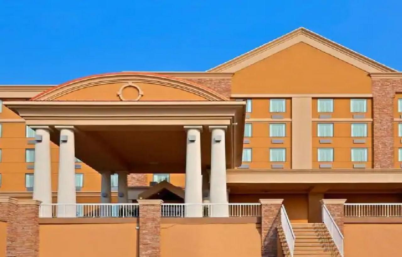 Days Hotel By Wyndham North Bergen Bagian luar foto